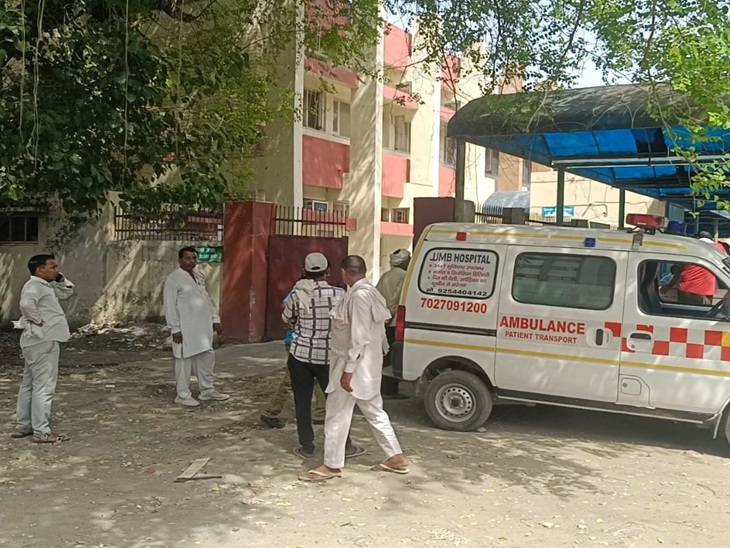 भिवानी के नागरिक अस्पताल में पहुंचे परिजन।