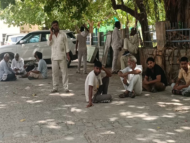 भिवानी के नागरिक अस्पताल में पहुंचे परिजन।