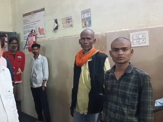 मृतक के परिजन।