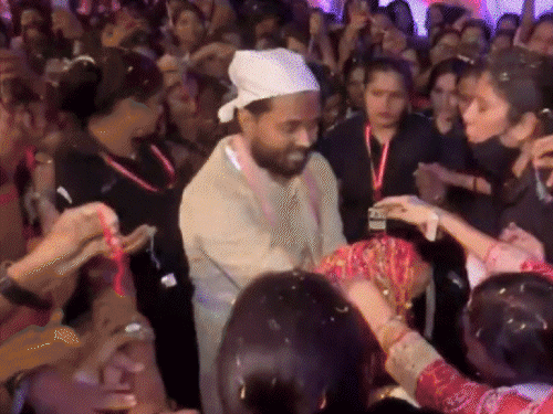 इतनी राखी बांधी की हाथ नहीं उठ रहा; रौशन आनंद के सेंटर पर 84 तरह की डिश बनी|पटना,Patna - Dainik Bhaskar