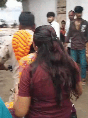 हंगामे के बाद पुलिस आई थी वो आरोपी युवती और उसके बॉयफ्रेंड को पकड़कर थाने ले गई थी।