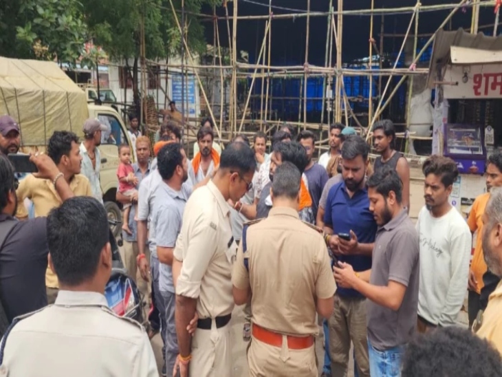 मंदिर में तोड़फोड़ होने की जानकारी मिलने पर बड़ी संख्या में हिंदू संगठन के सदस्य पहुंचे थे।