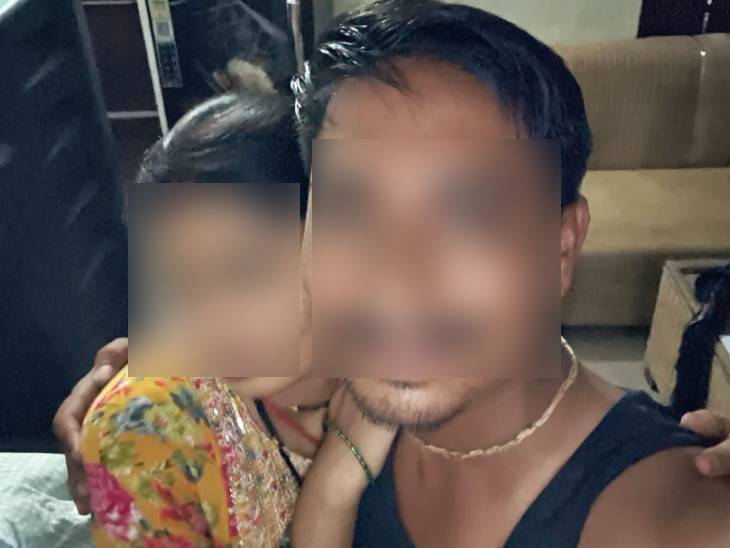 ये तस्वीर युवती और बॉयफ्रेंड की है जो उसके बॉयफ्रेंड के फोन से मिली है।