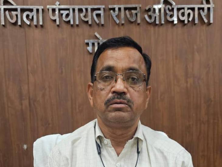 जिला पंचायत राज अधिकारी (DPRO) गोवर्धन दास जैन को डीपीओ संजय कुमार ने गाली दी। इसका ऑडियो भी सामने आया है।