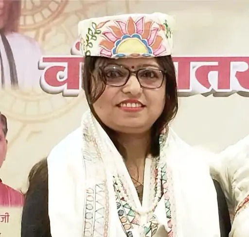 कंचन कुमारी झा रोसड़ा अनुमंडल की DCLR हैं।