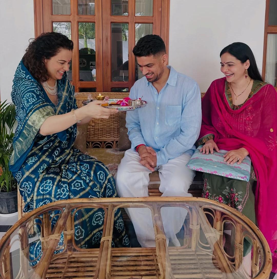 कंगना रनौत ने भाई अक्षत के साथ राखी मनाई और परिवार के लिए भावुक संदेश लिखा।