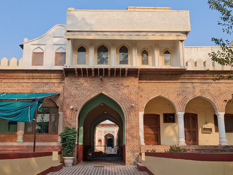 Actor Chandrachud Singh and his brother have also accused them of taking over this heritage mansion