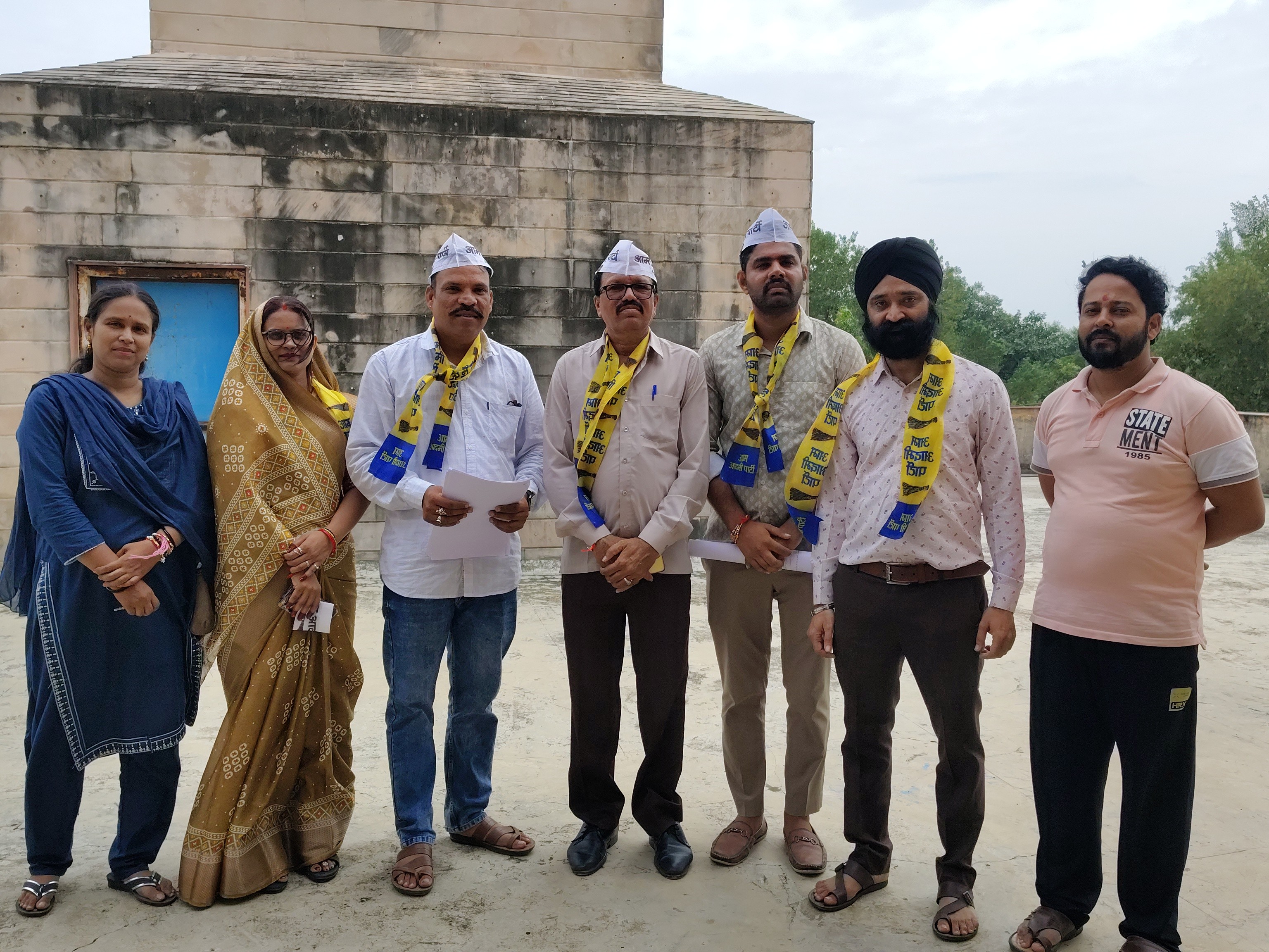 नगरीय निकाय चुनाव में आम आदमी पार्टी के दावेदारों ने भी भरा पर्चा।