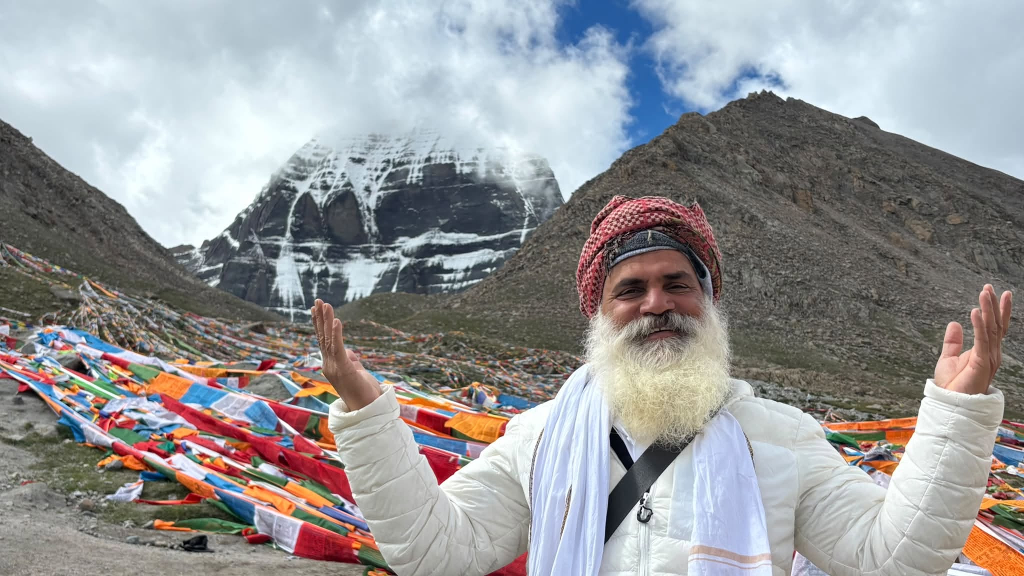 ओम द्विवेदी ने अपने सोशल मीडिया हैंडल पर तस्वीर शेयर की।