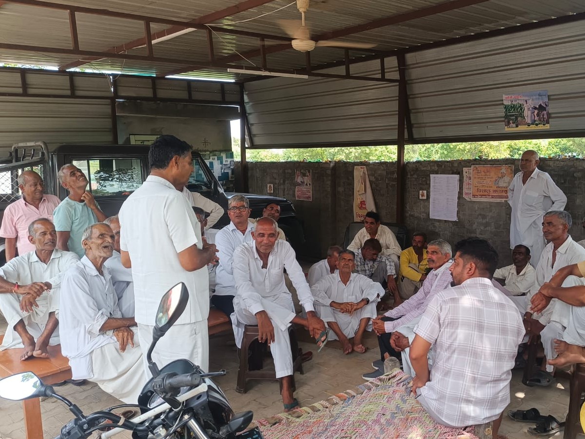 छह गांवों में टीम ने घर-घर जाकर दी दवा, ग्रामीणों से नशे से दूर रहने की अपील|उकलाना,Uklanamandi - Dainik Bhaskar