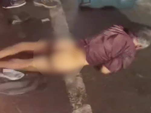 भीड़ ने बरसाए थप्पड़ और पाइप; महिला के आगे हाथ जोड़कर बोला- गलती हो गई|हरिद्वार,Haridwar - Dainik Bhaskar