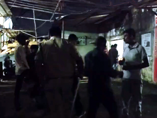 बिलासपुर- शराब दुकान के बाहर लाइन में लगने को लेकर हुए विवाद में एक मर्डर हुआ है।