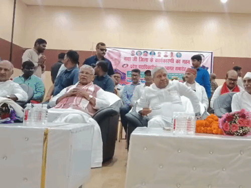 गयाजी में हम पार्टी के कार्यक्रम में जीतन राम मांझी और संतोष सुमन।
