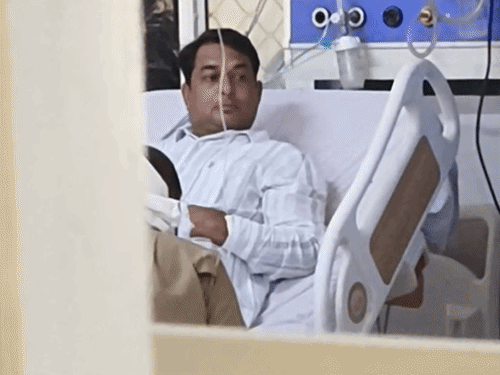 शनिवार को टोंक जेल में नरेश मीणा की तबीयत बिगड़ गई।