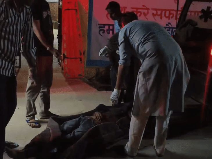 पुलिस ने तीनों युवकों के शवों को गोविंदगढ़ सीएचसी के मॉर्च्युरी हाउस में रखवाया है।