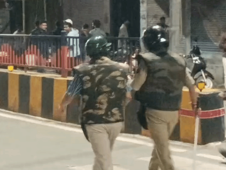 कलेक्टर संजय अग्रवाल और एसएसपी रजनेश सिंह ने संभाला मोर्चा।