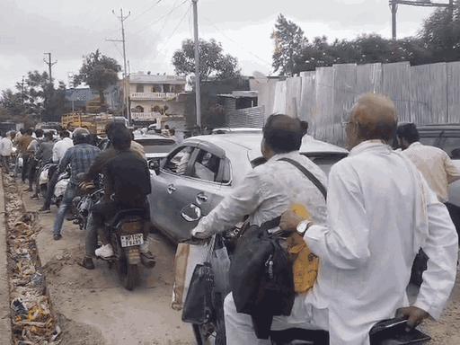 इंदौर की सड़कों पर लगा जाम। -फाइल