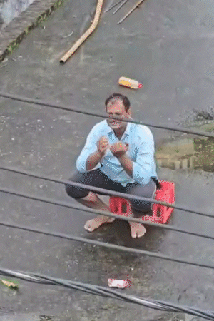 यूपी के 47 जिलों में बारिश का अलर्ट: ओडिशा में 67 हजार लोग बाढ़ से प्रभावित; राजस्थान के 15 जिलों में तापमान 35° पार यूपी के झांसी में लगातार हो रही बारिश की वजह से बाढ़ जैसे हालात बन गए हैं। टोडी फतेहपुर में नदी का पानी बस स्टैंड तक पहुंच गया है। घरों-दुकानों में 7 से 8 फीट पानी भर गया है।