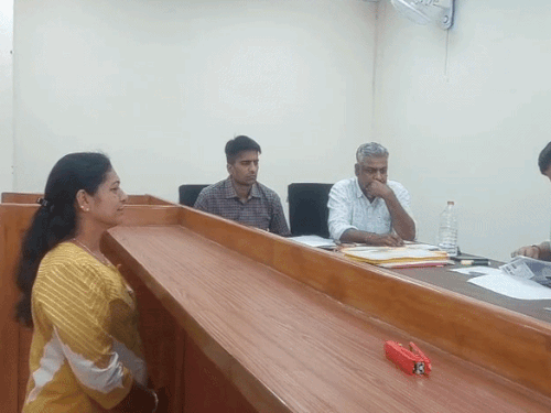 वार्ड 76 से पूजा तोलानी ने निर्दलीय केरूप में नामांकन दाखिल किया।