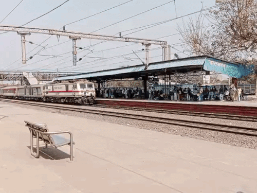 20 का ठहराव रहेगा बंद, स्टेशन पर 1 सितंबर से निर्माण कार्य शुरू होगा|फरीदाबाद,Faridabad - Dainik Bhaskar