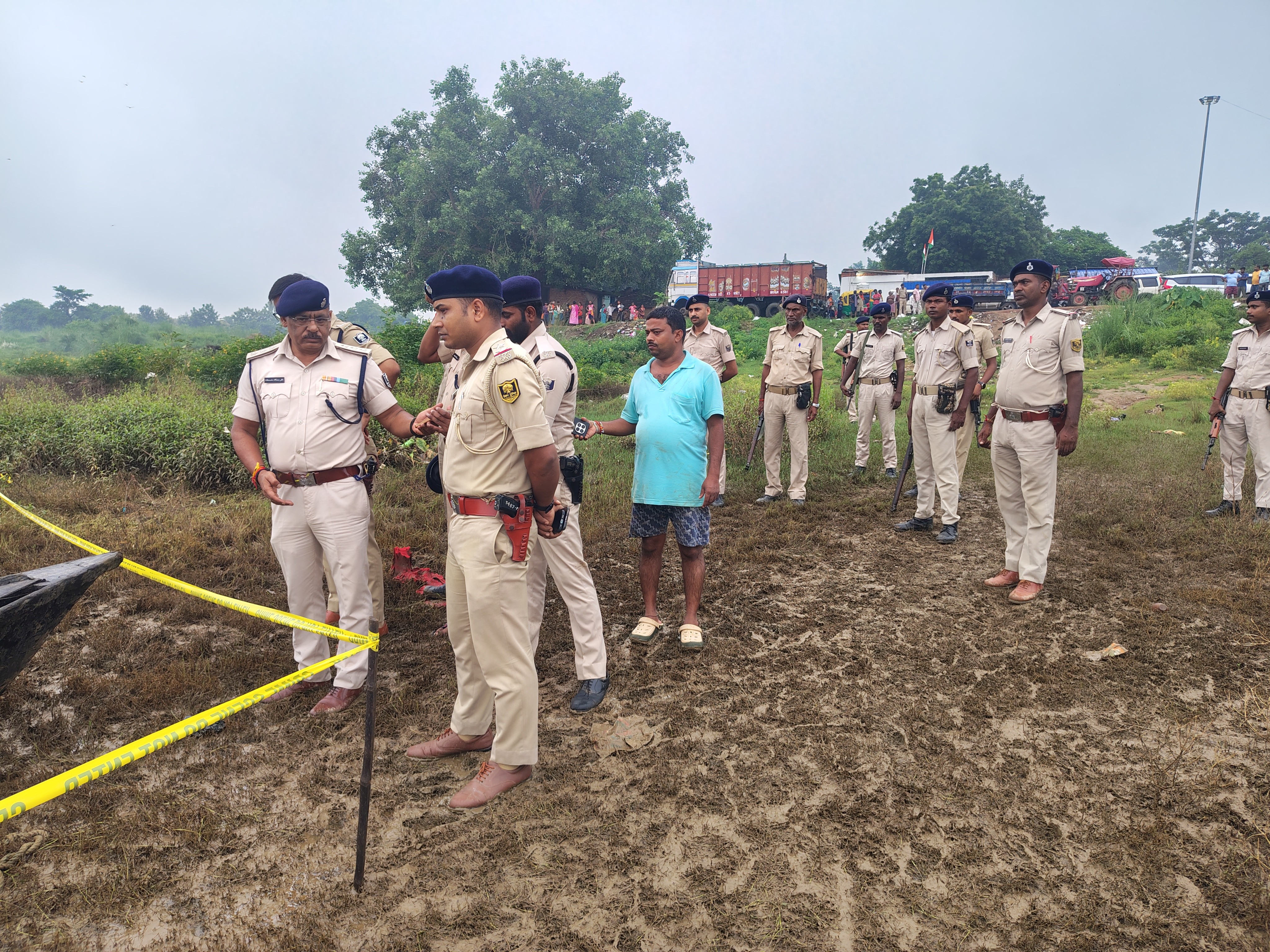 घटना के बाद मौके पर पहुंची पुलिस की टीम।
