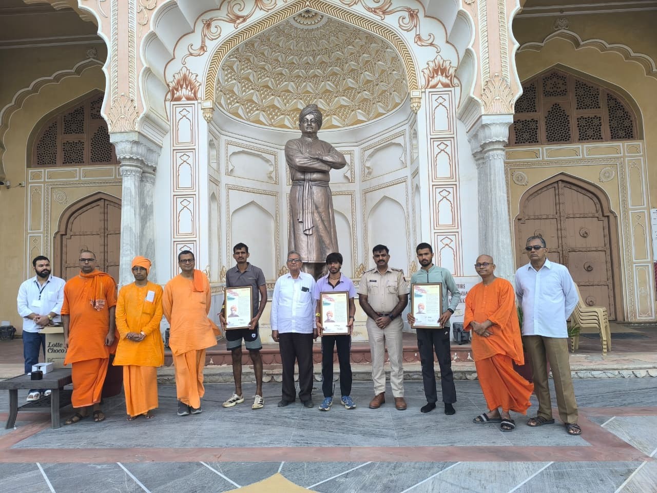 रामकृष्ण मिशन परिसर में सम्मान समारोह आयोजित किया गया।