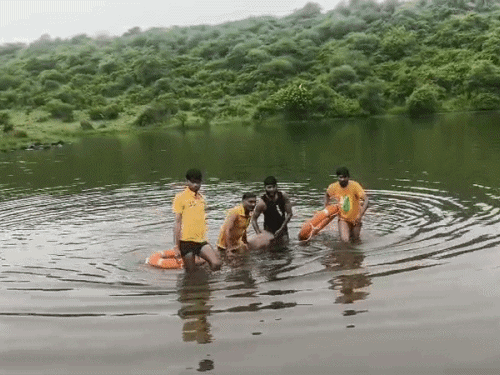 नहाने उतरा था युवक, वीडियो बनाते हुए डूबा; रक्षाबंधन पर पीहर आई थीं|धौलपुर,Dholpur - Dainik Bhaskar
