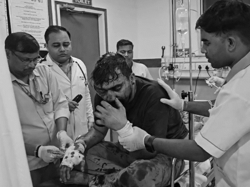 स्थानीय लोगों ने अंकुर चौधरी को घायल अवस्था में अस्पताल पहुंचाया था। वहां से उसे हायर सेंटर रेफर कर दिया गया था।