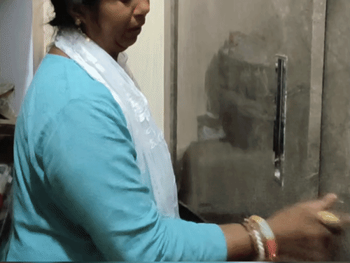 परिवार रक्षाबंधन मनाने कानपुर गया था।