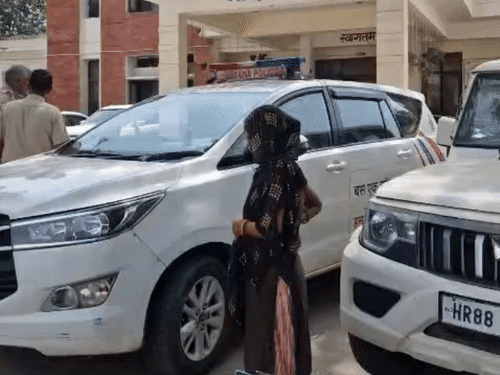 थाने में खड़ा ईआरवी वाहन, जिसने आठ मिनट में रिस्पांस देकर युवक अनूप की जान बचाई।