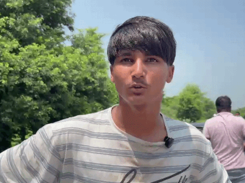मामले की जानकारी देता कार सवार हरमन।