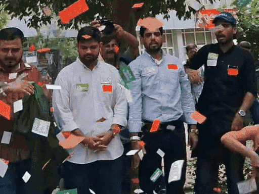 पीयू स्टूडेंट अपना प्रदर्शन करते हुए।