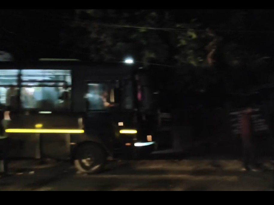 डीग पुलिस सभी आरोपियों को लेकर कामां थाने पहुंची थी।