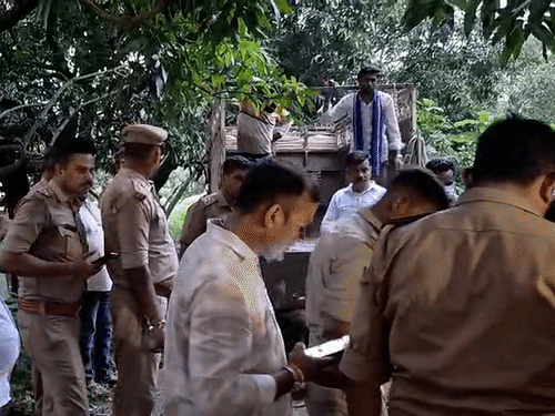 पुलिस ने मौके से सबूत जुटाए हैं। शव को पोस्टमॉर्टम के लिए भेजा है।