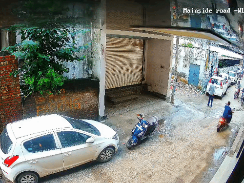 पुलिस को एक और सीसीटीवी बरामद हुआ। जिसमें साफ है कि हमलावर अंकित के जिम से बाहर निकलने का इंतजार कर रहे थे।