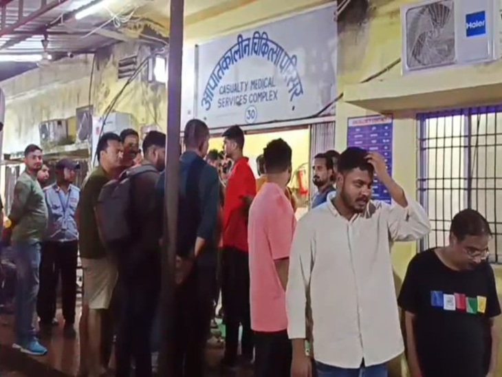 रात में थाने पहुंचे दोनों पक्षों के लोग