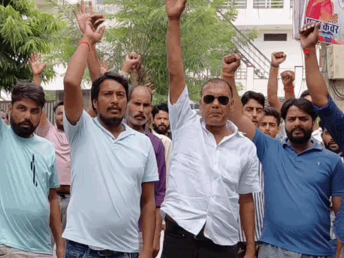 वार्ड तीन के लोगों ने बाहरी प्रत्याशी को टिकट देने पर विरोध की दी चेतावनी।