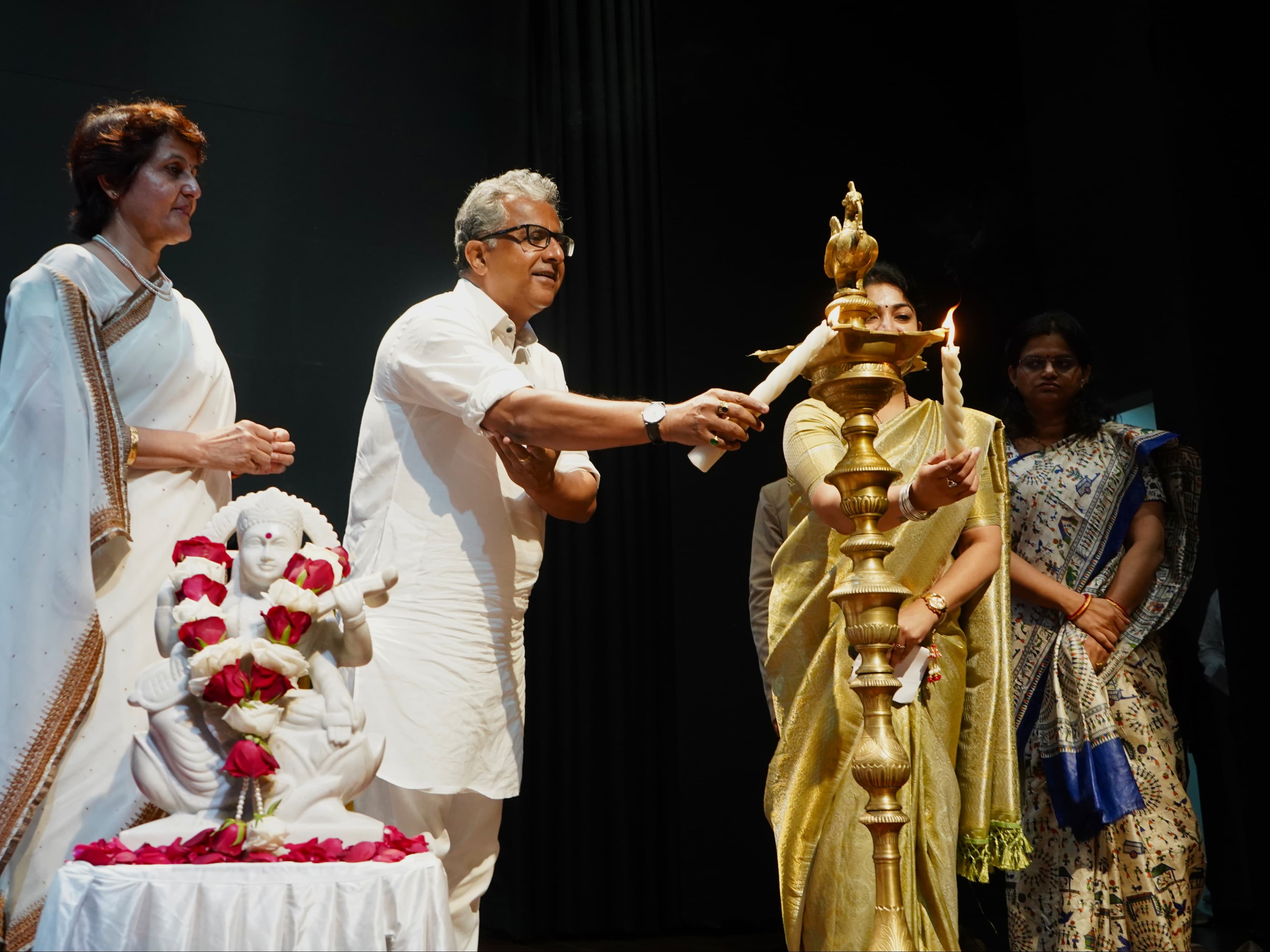 जीप जलाकर कार्यक्रम का शुभारंभ