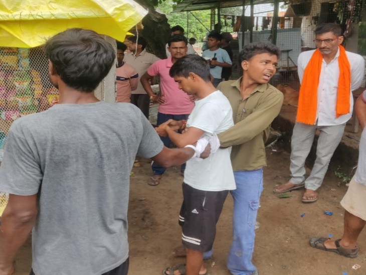 युवक ने हाथ बांधकर पीटने का आरोप लगाया, पुलिस कर रही इंकार।