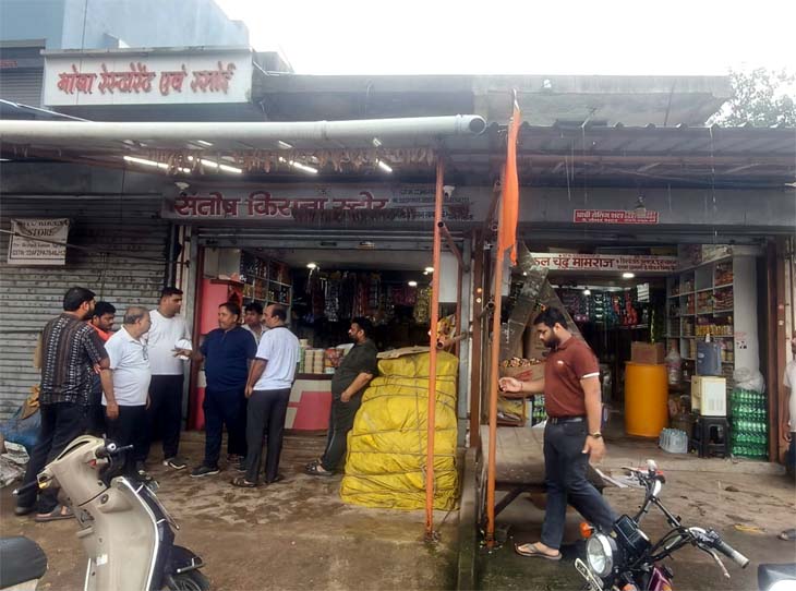 घरघोड़ा में लाखों की चोरी की घटना को अज्ञात चोरों ने अंजाम दिया था।