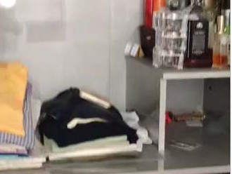 ठेकेदार के घर से 10 लाख और महंगी शराब बोतल को लेकर चोर फरार हो गया। - Dainik Bhaskar