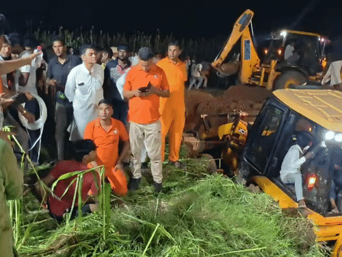 बच्चे को बोरवेल से बाहर निकालने के लिए 5 घंटे चला रेस्क्यू ऑपरेशन।