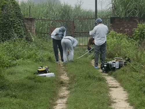 इसी बाइक से दोनों बदमाश भाग रहे थे। फोरेंसिक टीम ने एनकाउंटर स्पॉट से सबूत जुटाए।