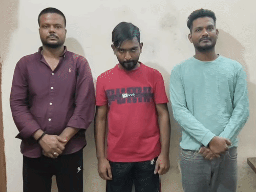 आरोपियों में एक पक्ष के 8 और दूसरे पक्ष के 3 आरोपी शामिल हैं।