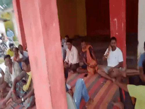 ग्रामीणों ने 20 अगस्त को बैठक कर गांव में पूर्ण शराबबंदी का निर्णय लिया।