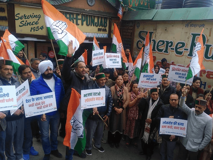 हल्द्वानी शुद्धिकरण विवाद में शिमला में कांग्रेस का प्रदर्शन।