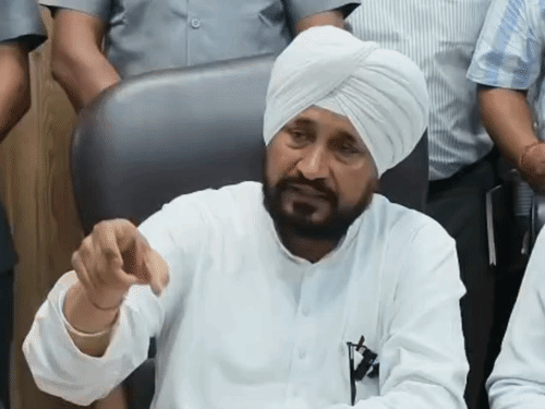 जालंधर में पहुंचे सांसद चरनजीत चन्नी ने आप सरकार पर निशाना साधा। - Dainik Bhaskar