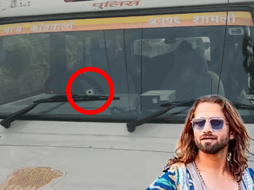 मुठभेड़ के दौरान यूपी पुलिस की गाड़ी पर लगी गोली के निशान। इनसेट में हरियाणवी सिंगर अंकित की फाइल फोटो। - Dainik Bhaskar