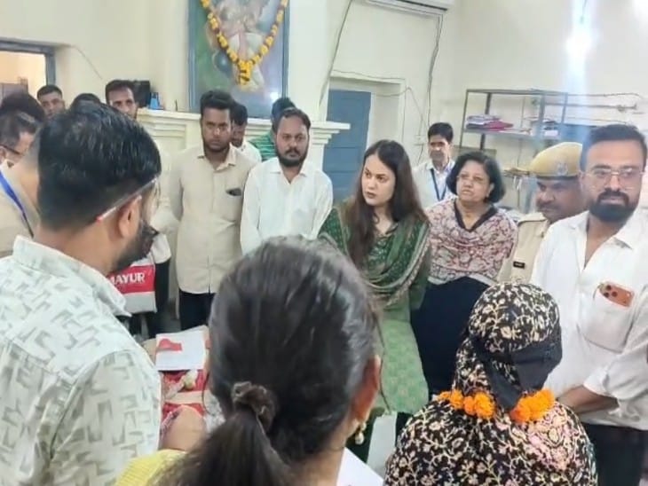 जिला निर्वाचन अधिकारी टीना डाबी ने किया व्यवस्थाओं का जायजा