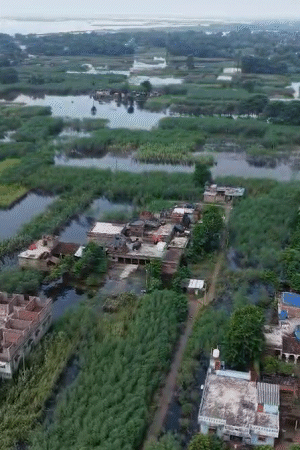 बेगूसराय में 8 प्रखंड में 50,000 लोग पानी से घिरे।